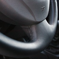 Оплетка на руль из натуральной кожи Nissan Almera III (G11, G15) 2012-2018 г.в. (для руля без штатной кожи, черная)
